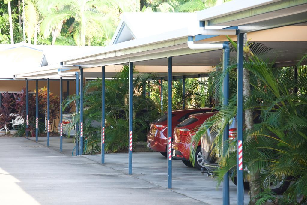 Lazy Lizard Motor Inn Port Douglas Exterior photo